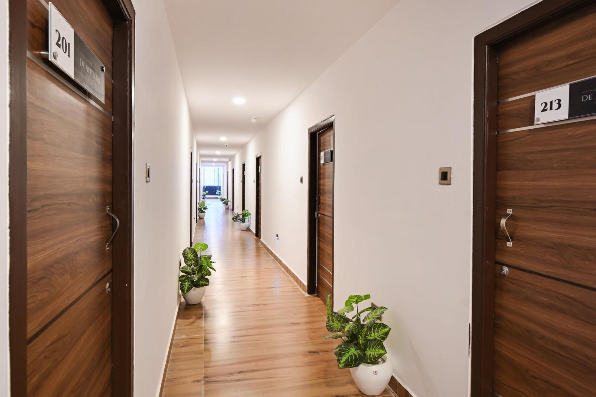 Super Townhouse De Alphabet Karmanghat Hyderabad Ngoại thất bức ảnh