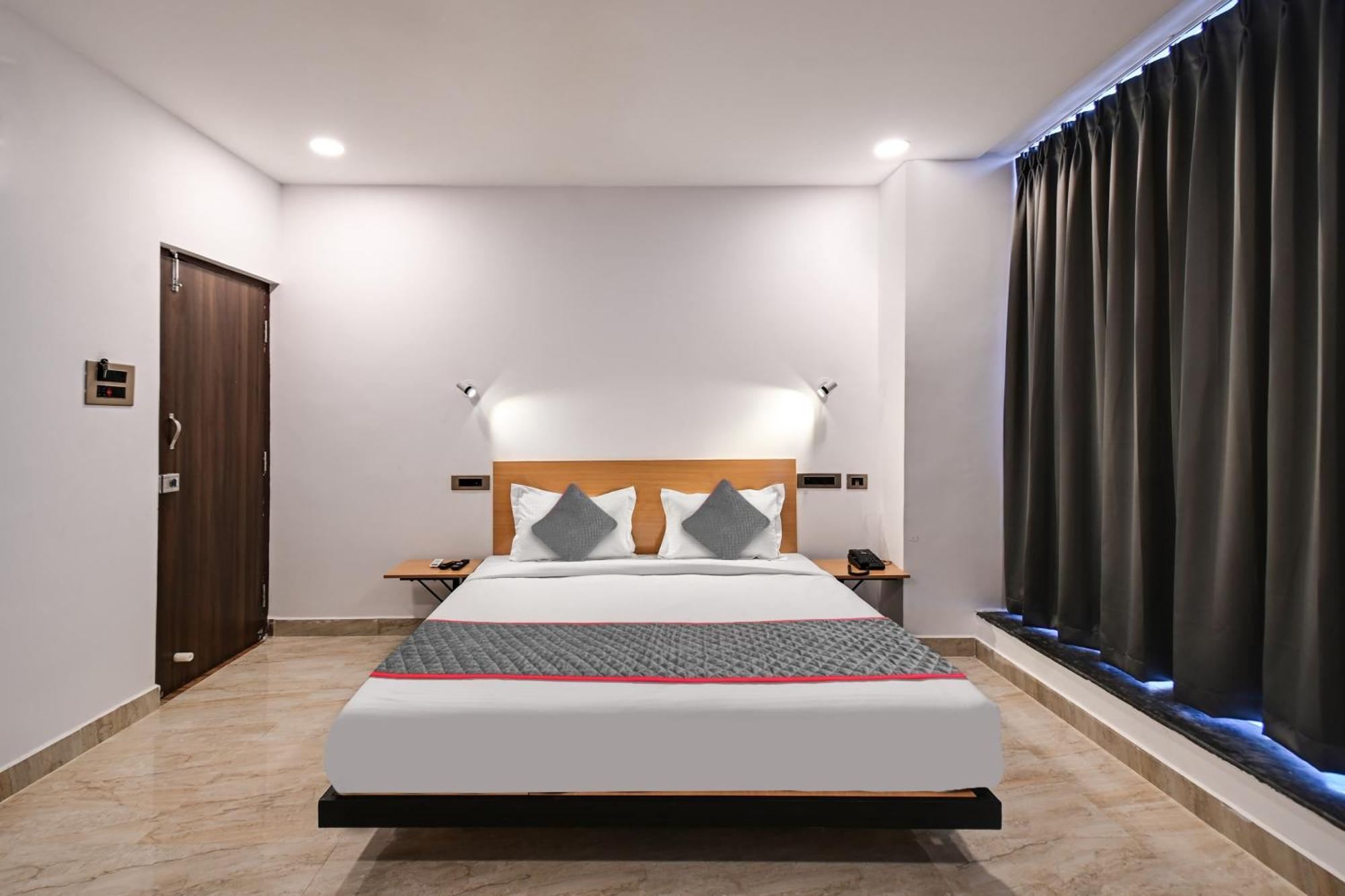 Super Townhouse De Alphabet Karmanghat Hyderabad Ngoại thất bức ảnh