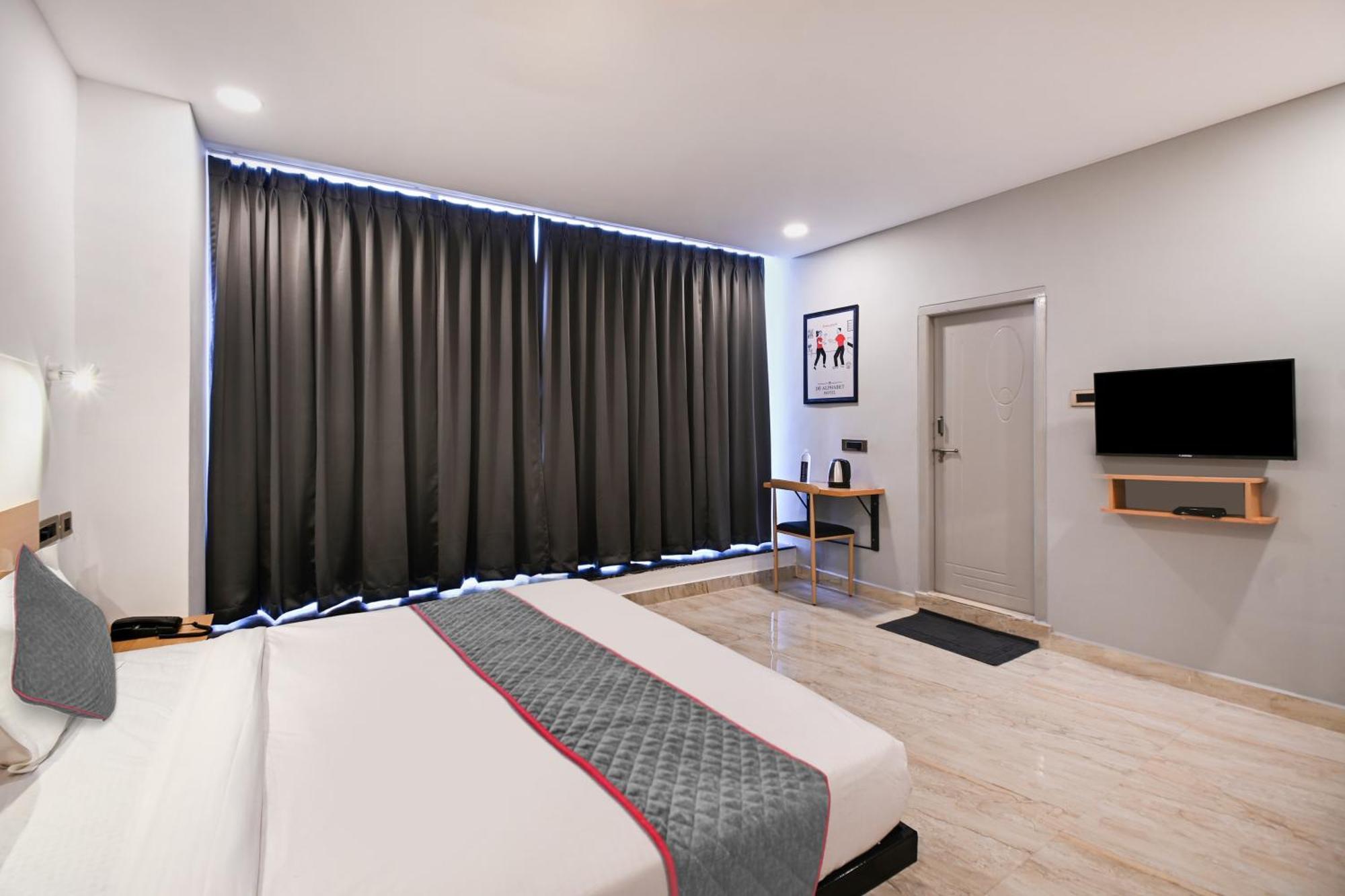 Super Townhouse De Alphabet Karmanghat Hyderabad Ngoại thất bức ảnh