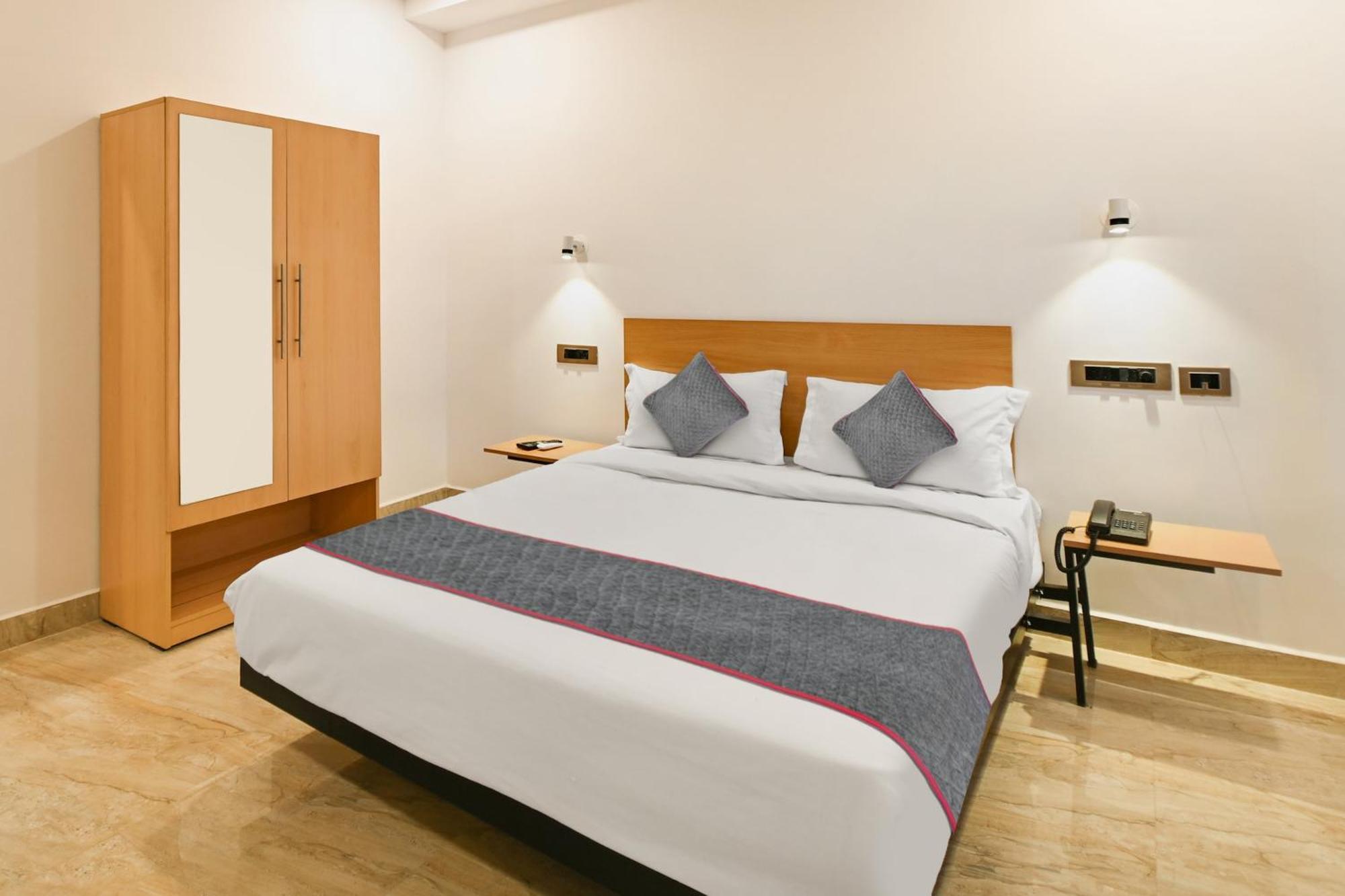 Super Townhouse De Alphabet Karmanghat Hyderabad Ngoại thất bức ảnh