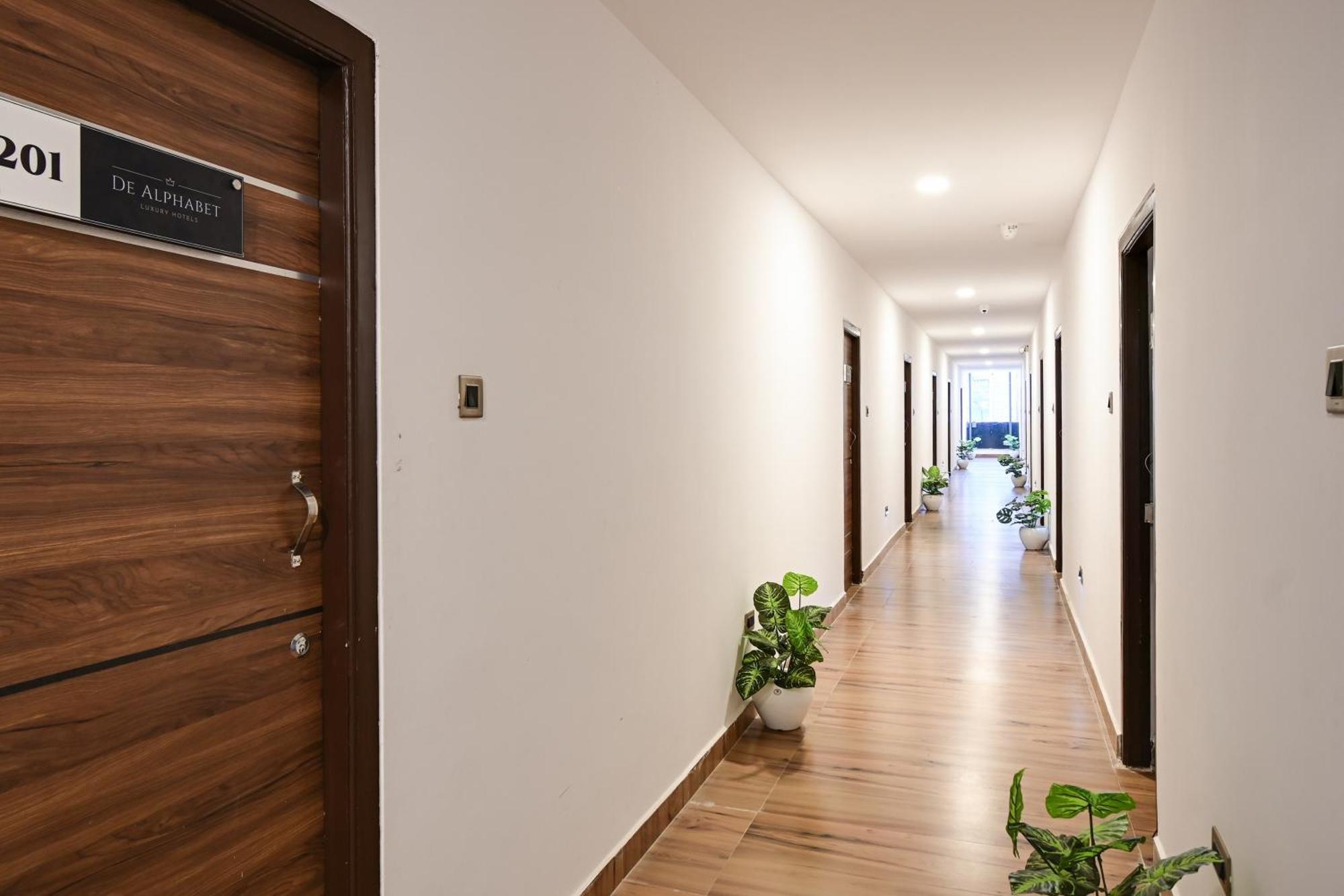 Super Townhouse De Alphabet Karmanghat Hyderabad Ngoại thất bức ảnh